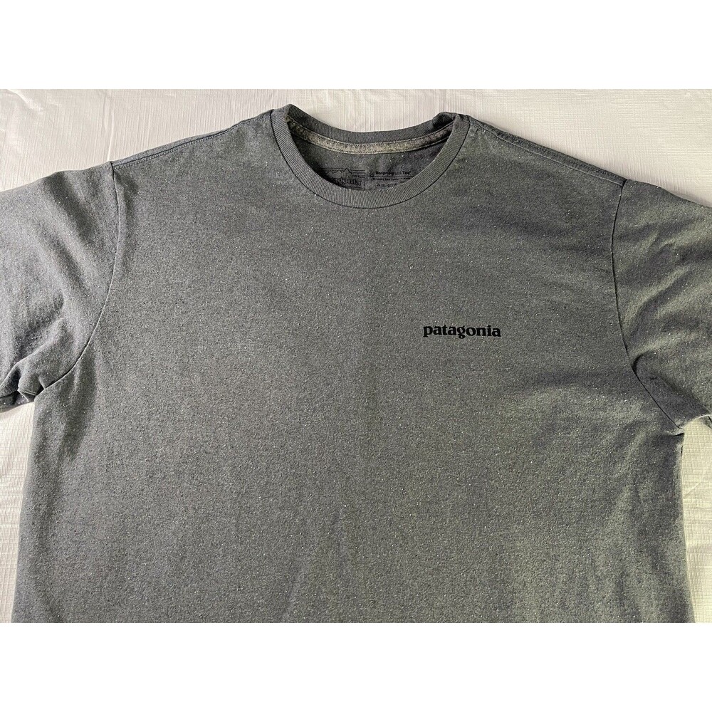 Men's Patagonia P-6 Logo Resonsibili-Tee Size Small Plume Grey Style #38504 - Picture 2 of 12